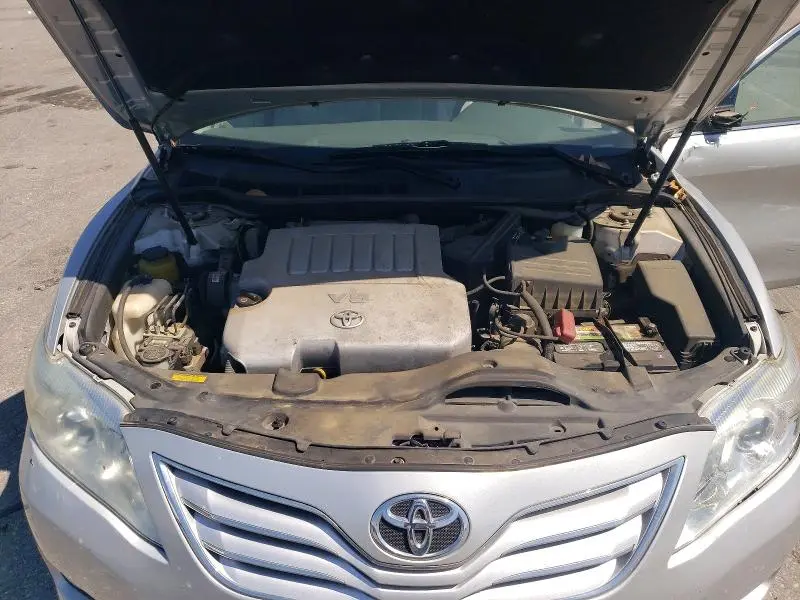 2011 TOYOTA CAMRY XLE V6  