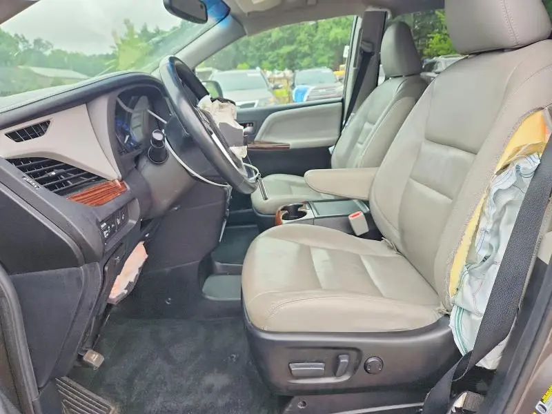 2017 TOYOTA SIENNA LIMITED 7-PASSENGER  