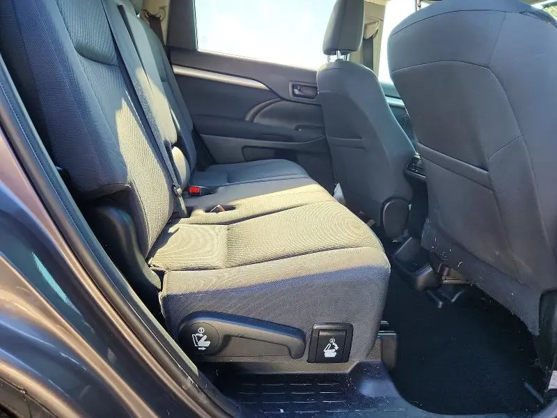 2019 TOYOTA HIGHLANDER LE  