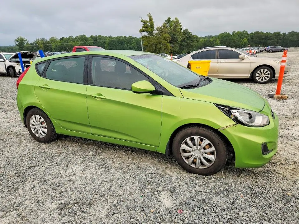 2013 HYUNDAI ACCENT GS  