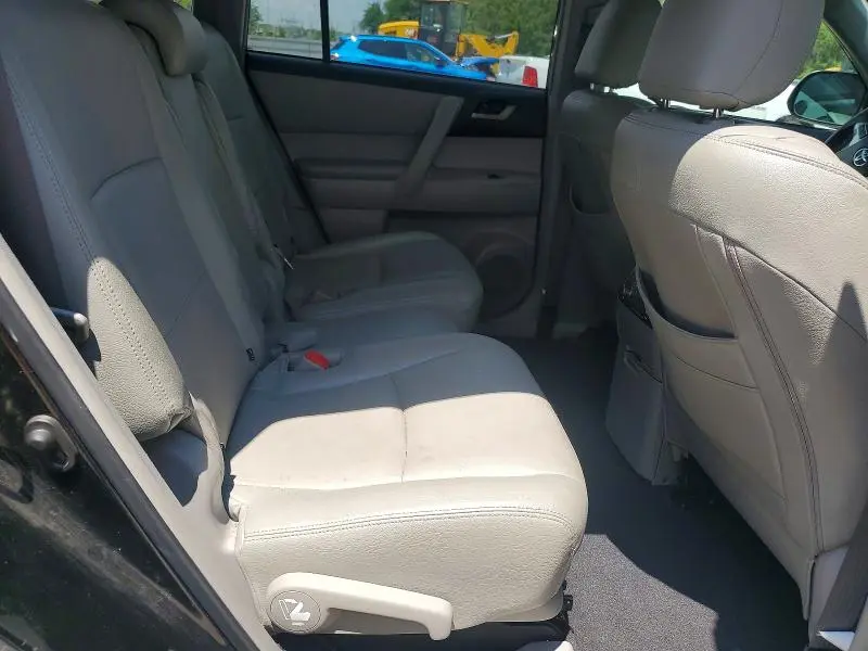 2013 TOYOTA HIGHLANDER PLUS  
