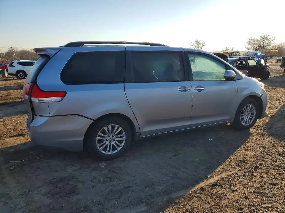 2011 TOYOTA SIENNA XLE 8-PASSENGER  