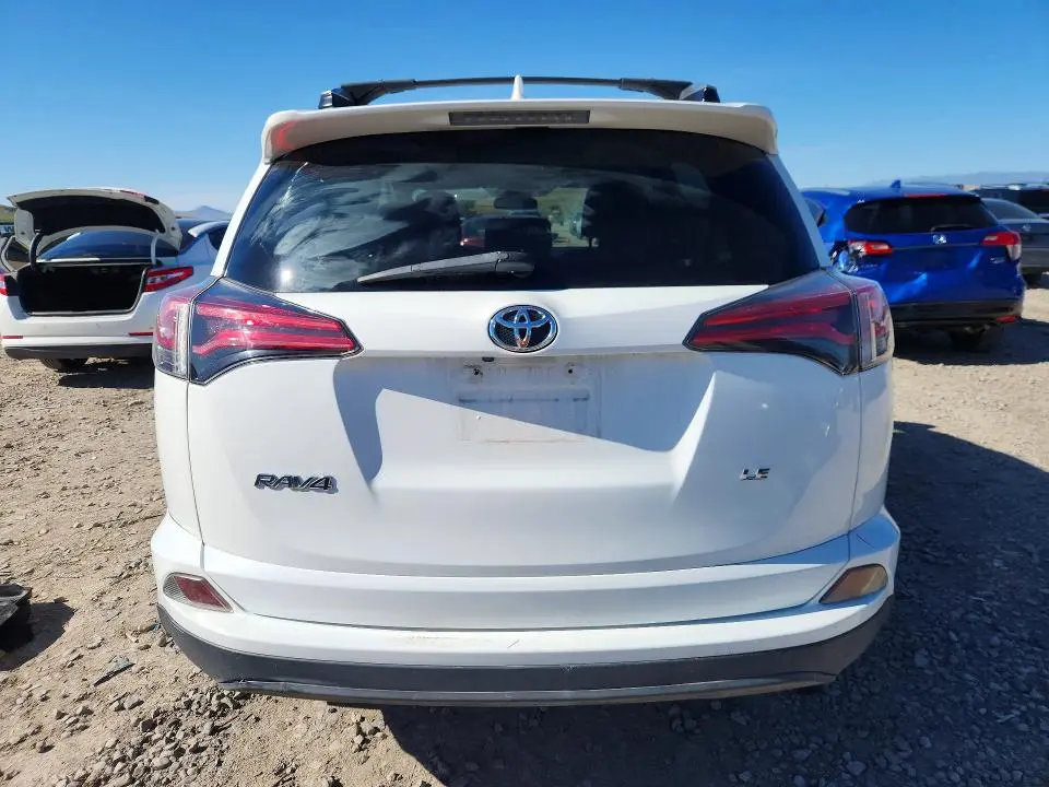 2018 TOYOTA RAV4 LE  