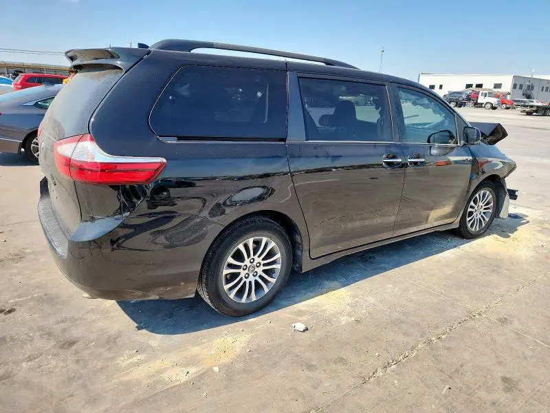 2019 TOYOTA SIENNA XLE  