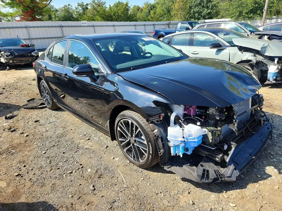 2025 TOYOTA CAMRY XLE  