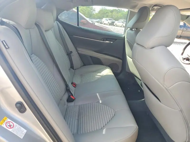 2019 TOYOTA CAMRY SE  
