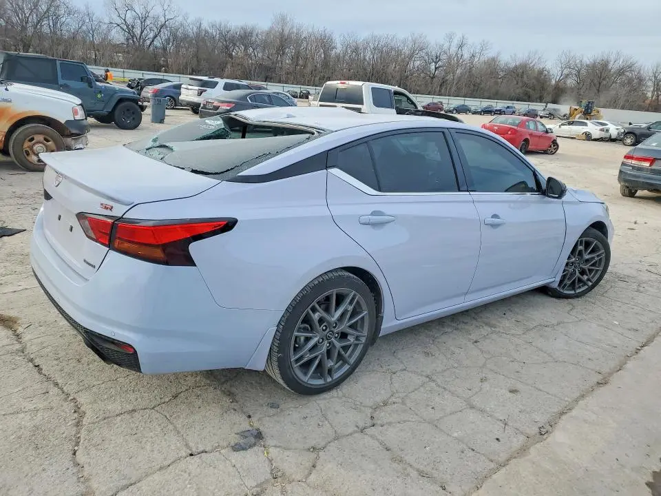 2024 NISSAN ALTIMA SR  