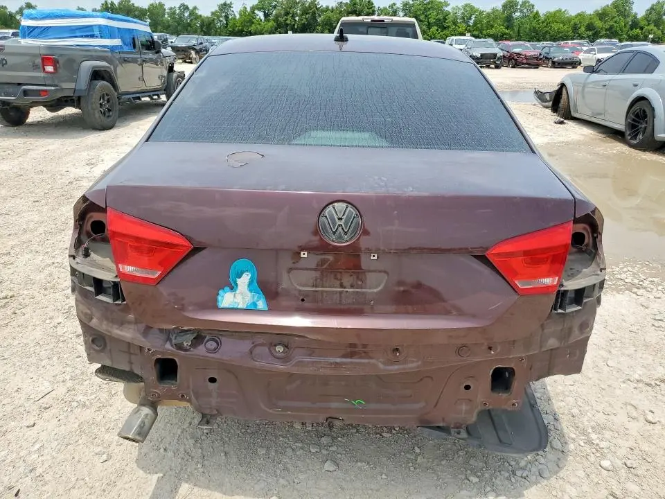 2013 VOLKSWAGEN PASSAT SE  
