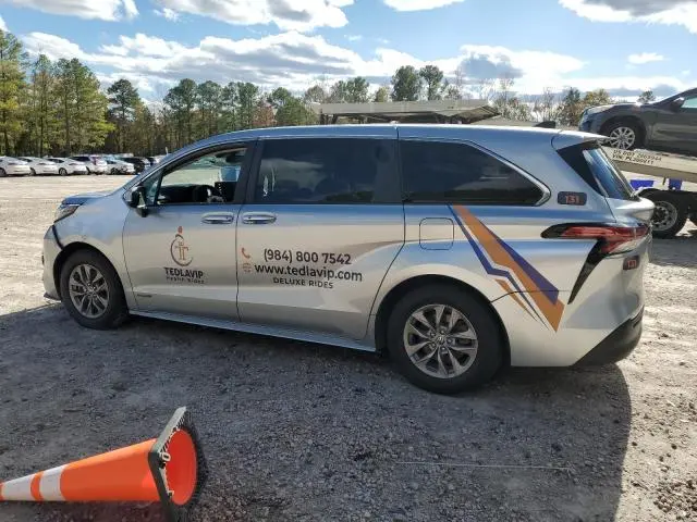 2021 TOYOTA SIENNA LE  
