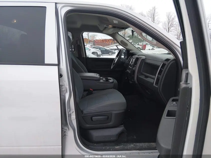 2018 RAM 1500 EXPRESS  4X4 6'4 BOX