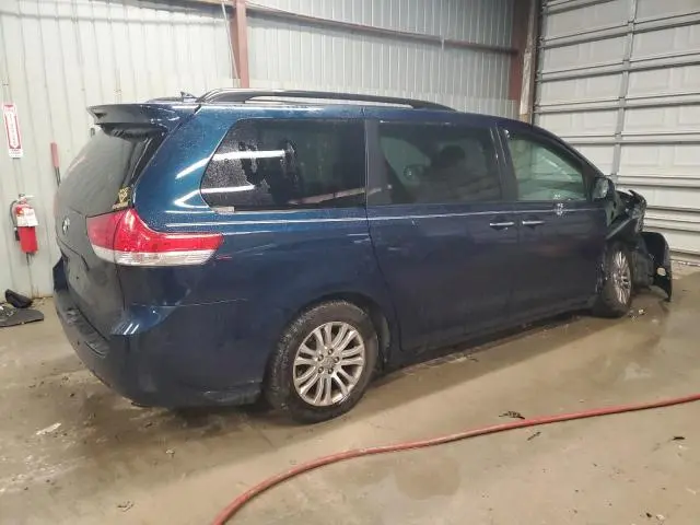 2011 TOYOTA SIENNA XLE  