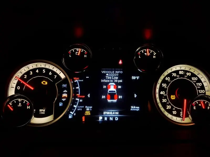 2018 RAM 1500 SLT 4WD 5.7L V-8