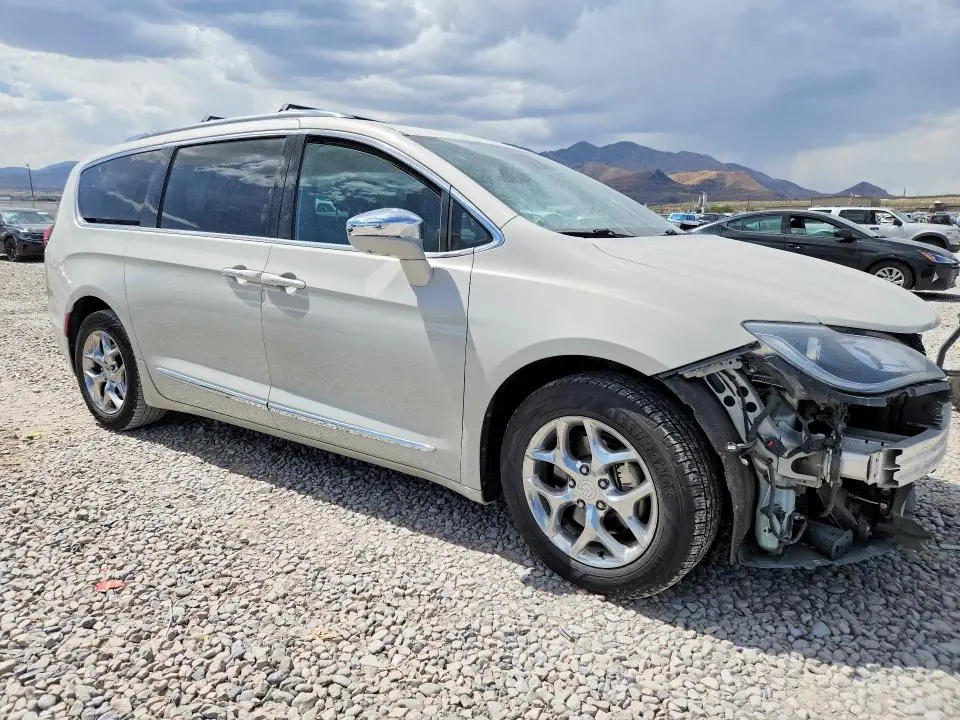 2017 CHRYSLER PACIFICA LIMITED  