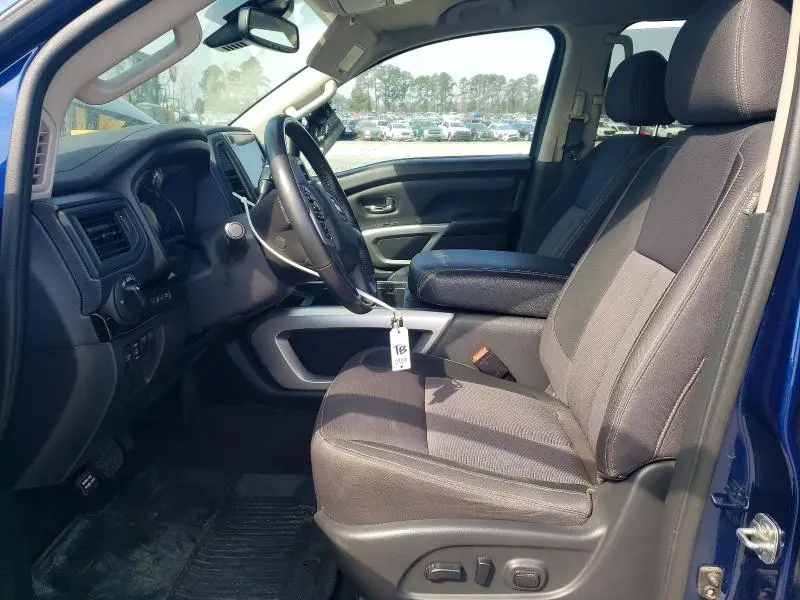 2022 NISSAN TITAN SV  