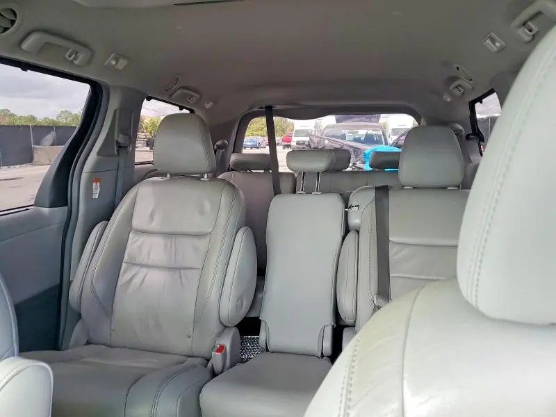 2019 TOYOTA SIENNA XLE PREMIUM 8-PASSENGER  