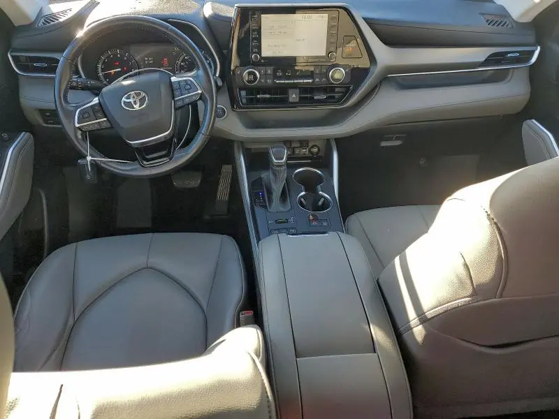 2021 TOYOTA HIGHLANDER XLE  