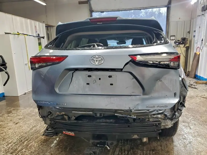 2022 TOYOTA HIGHLANDER XLE  