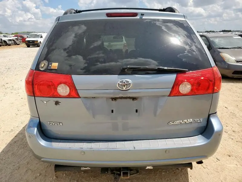 2010 TOYOTA SIENNA XLE  