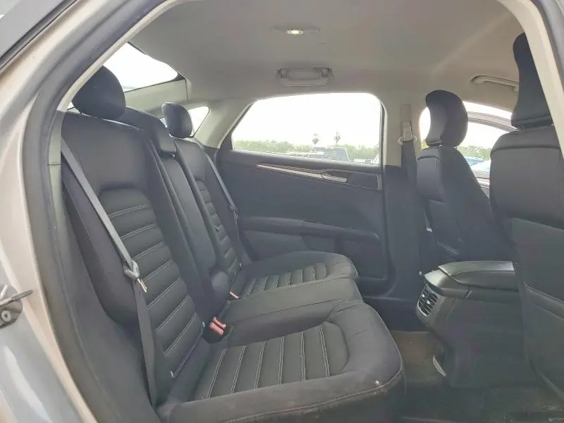 2015 FORD FUSION SE  