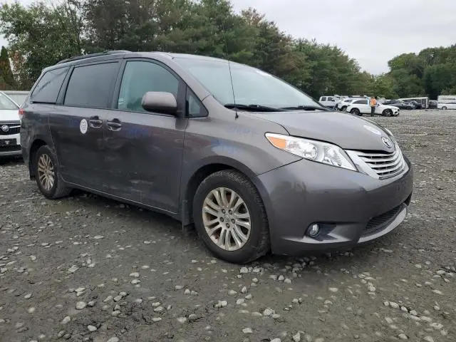 2012 TOYOTA SIENNA XLE  