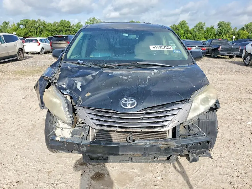 2015 TOYOTA SIENNA XLE 8-PASSENGER  