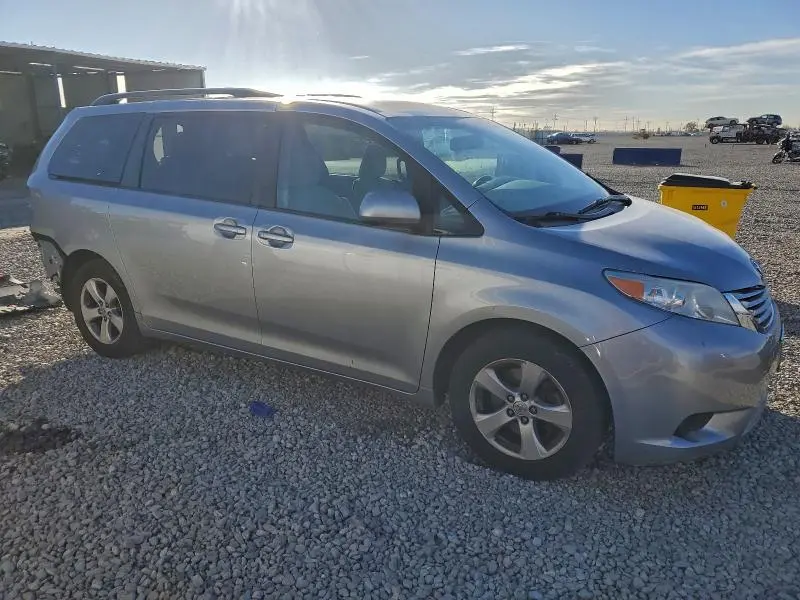 2017 TOYOTA SIENNA LE  