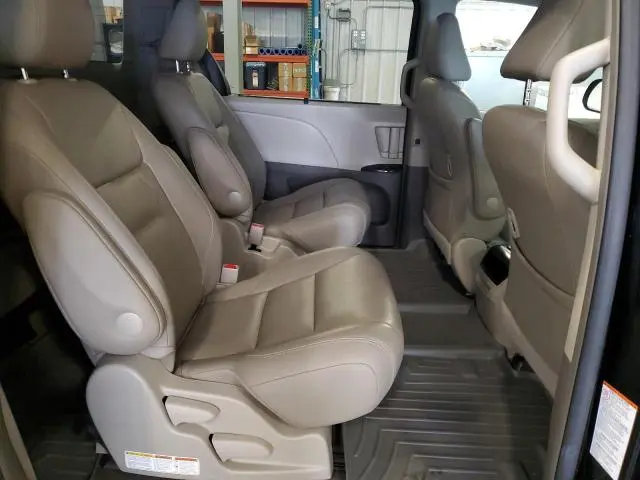 2015 TOYOTA SIENNA XLE  