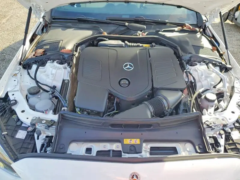 2025 MERCEDES-BENZ C 300  