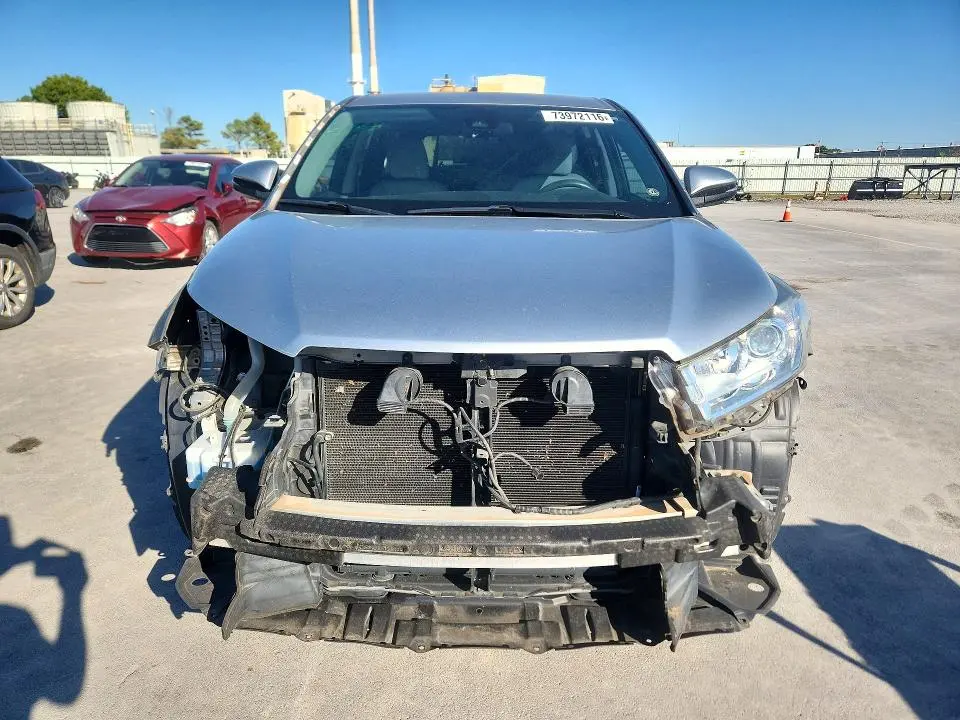 2017 TOYOTA HIGHLANDER LE  