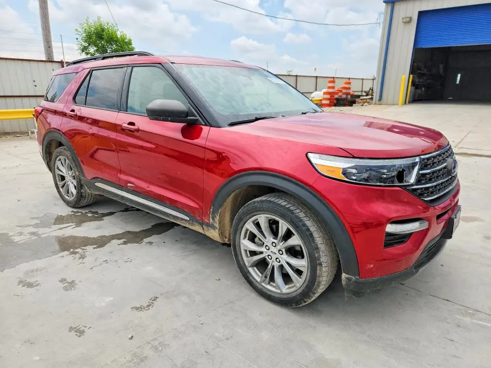 2022 FORD EXPLORER XLT  
