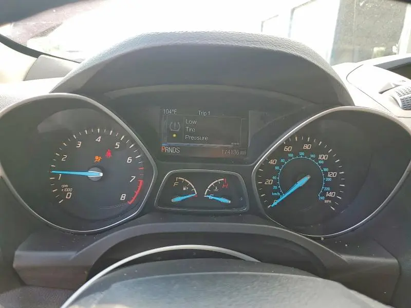 2016 FORD ESCAPE SE  