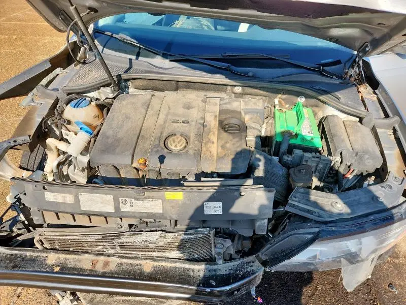 2013 VOLKSWAGEN PASSAT SE  