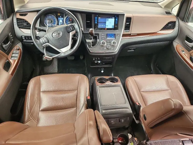 2017 TOYOTA SIENNA LIMITED PREMIUM 7-PASSENGER  