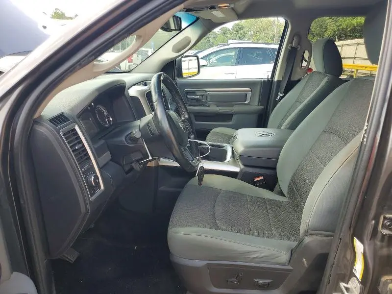 2016 RAM 1500 SLT  