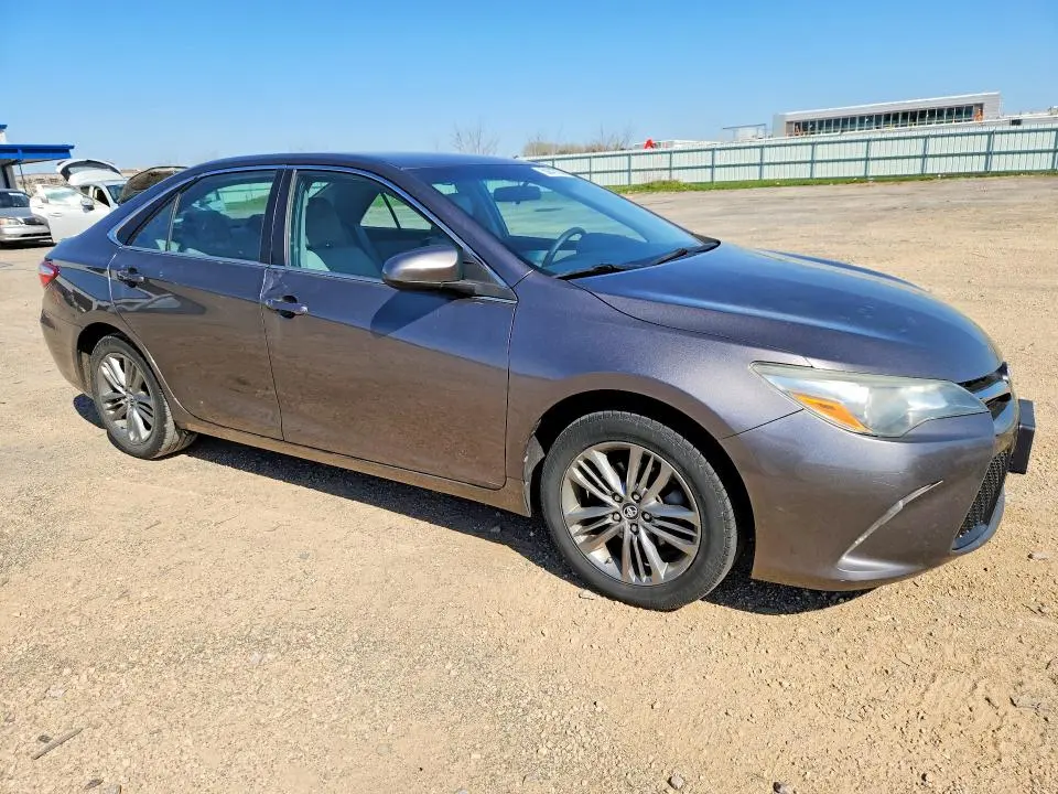 2016 TOYOTA CAMRY SE  