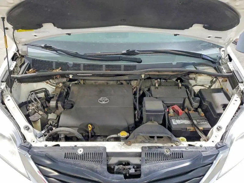 2013 TOYOTA SIENNA LE 7-PASSENGER  