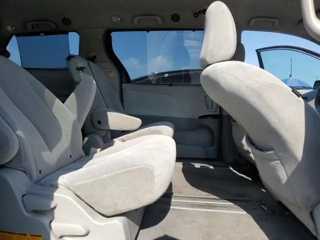 2011 TOYOTA SIENNA LE  