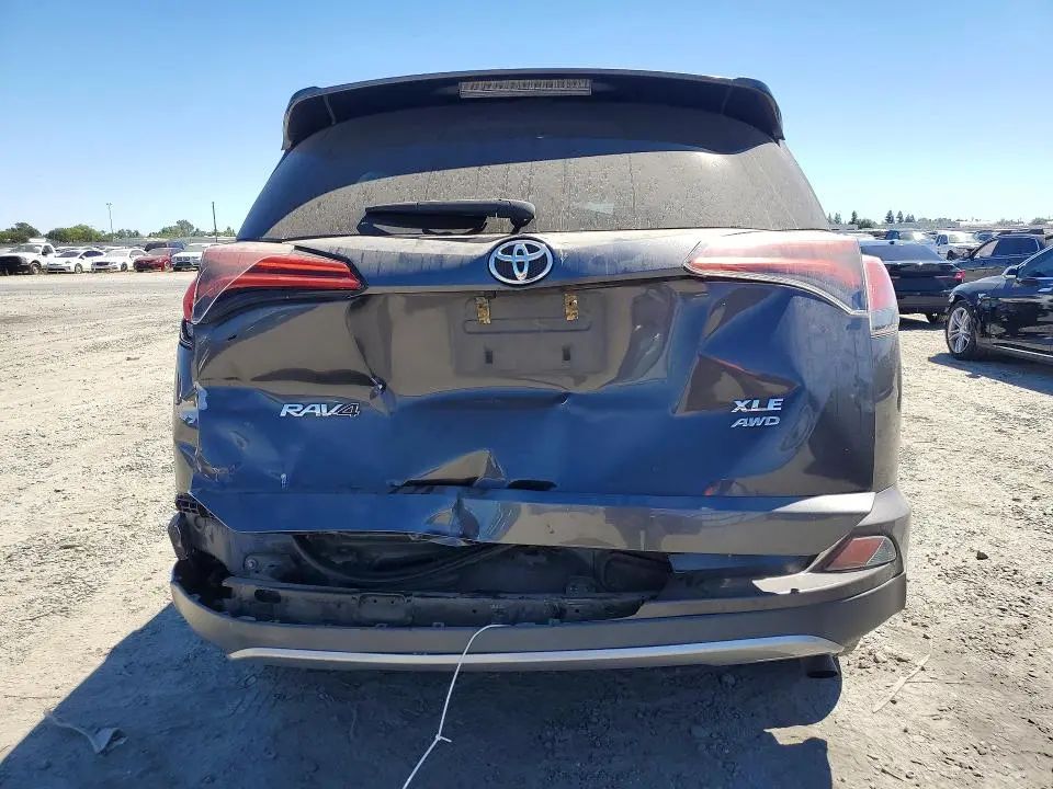 2018 TOYOTA RAV4 XLE  