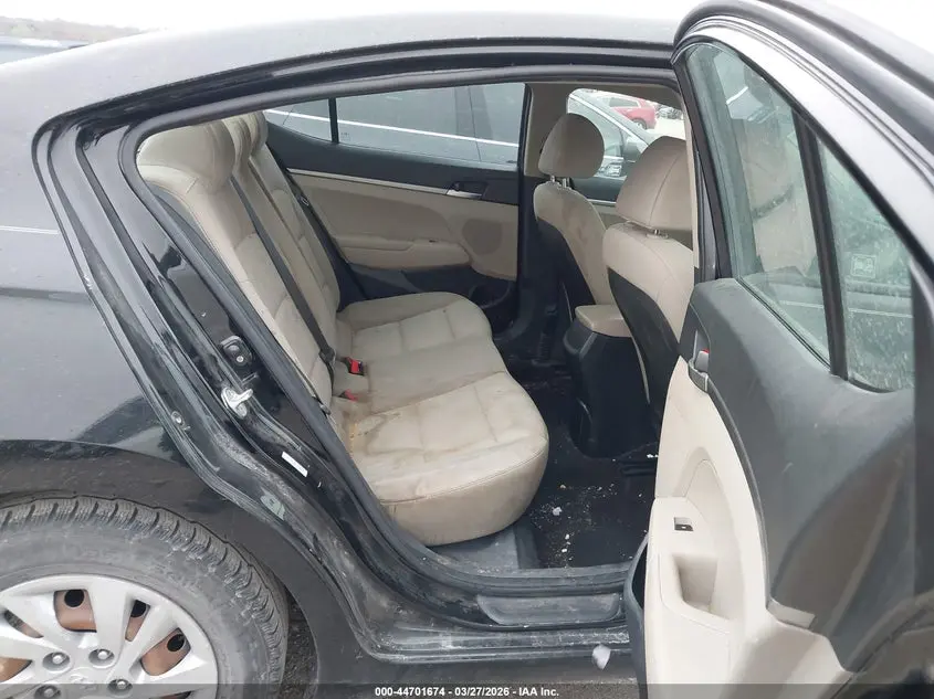 2019 HYUNDAI ELANTRA SE