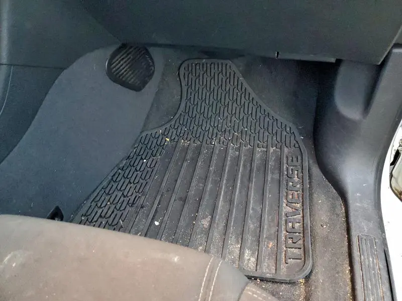 2015 CHEVROLET TRAVERSE LT  