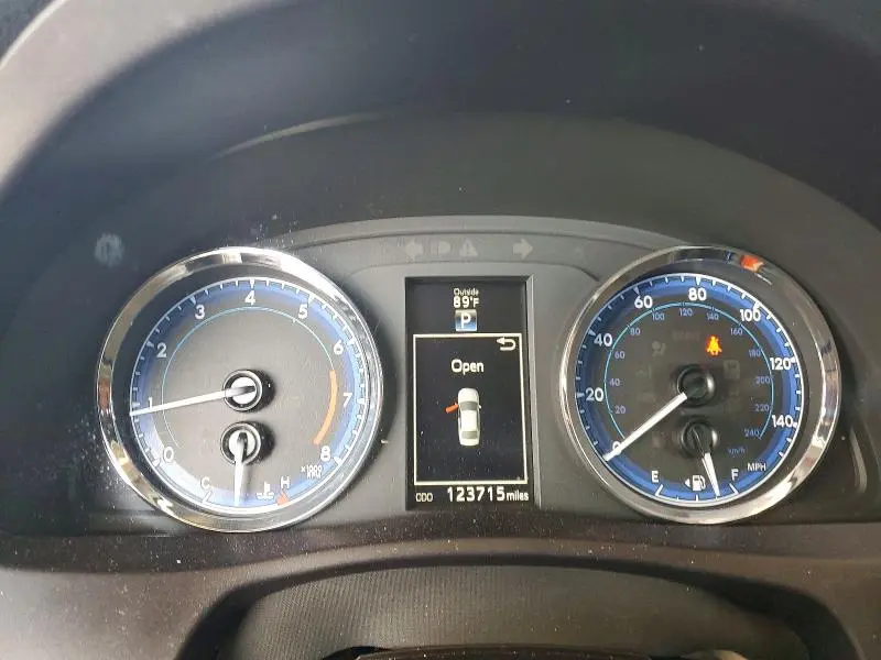 2018 TOYOTA COROLLA SE  