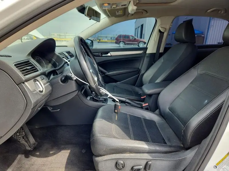 2015 VOLKSWAGEN PASSAT SE  