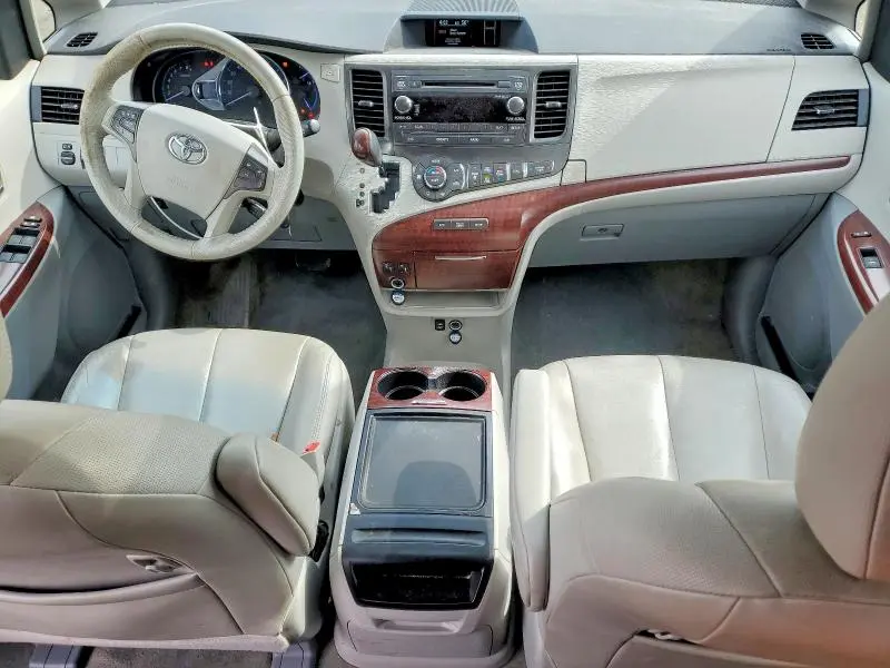 2014 TOYOTA SIENNA XLE 8-PASSENGER  