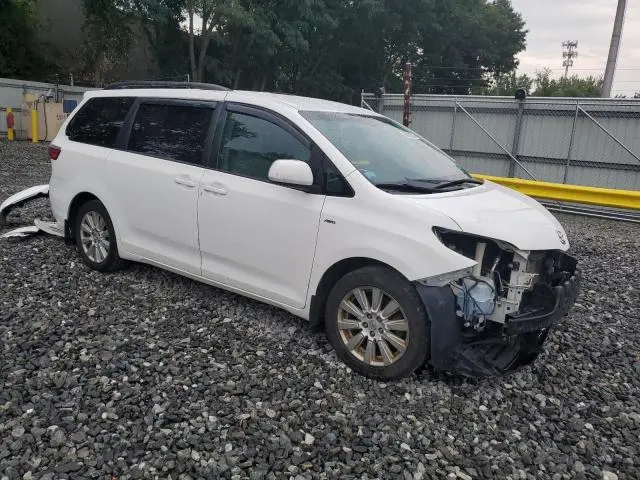 2017 TOYOTA SIENNA LE  