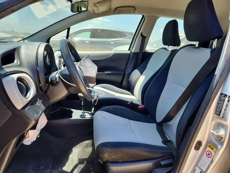 2012 TOYOTA YARIS 5-DOOR L  