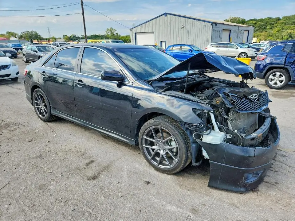 2011 TOYOTA CAMRY SE  