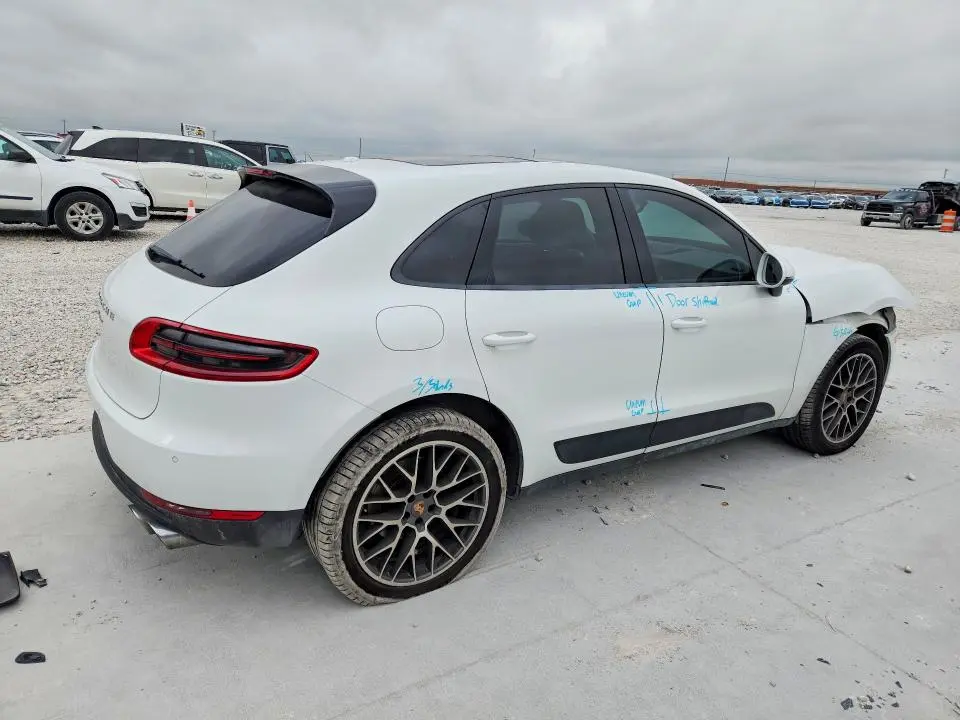 2018 PORSCHE MACAN   
