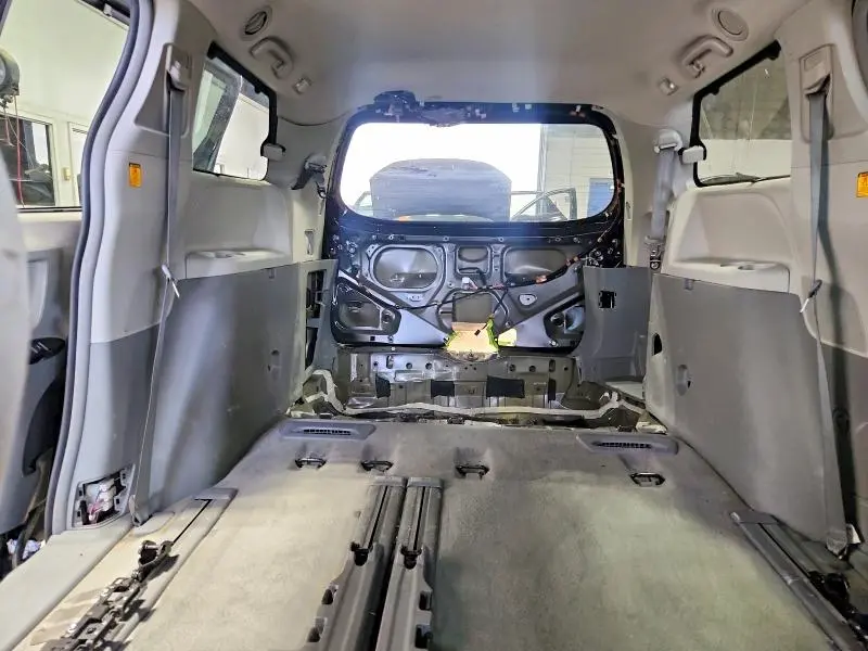 2013 TOYOTA SIENNA LE  