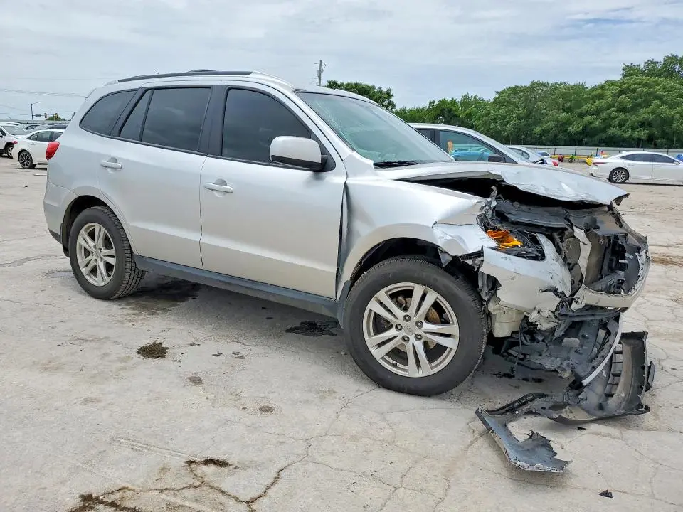 2012 HYUNDAI SANTA FE SE  
