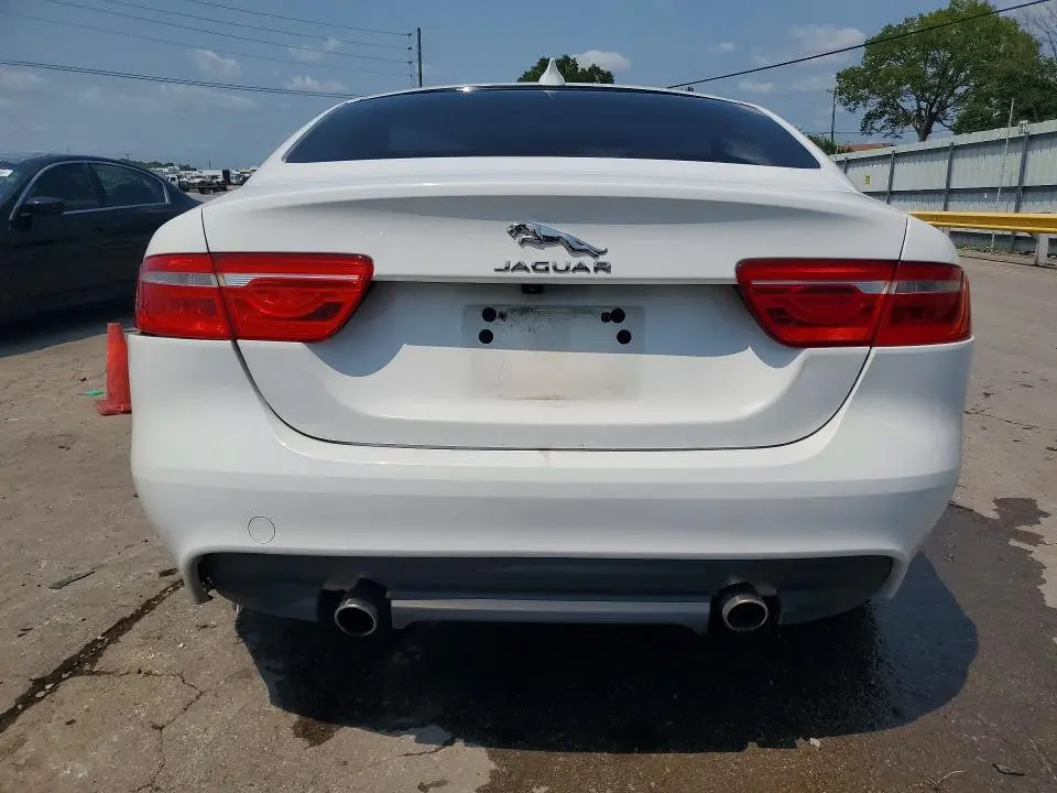 2018 JAGUAR XE PREMIUM  